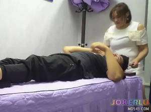  老板没想到小按摩店还有全套服务 燕姐